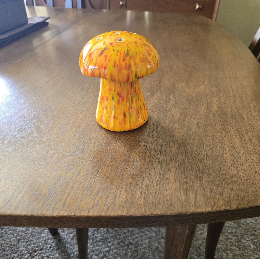 1970s Ceramic Mushroom Speckled Shaker Arnels? - Picture 4 of 4